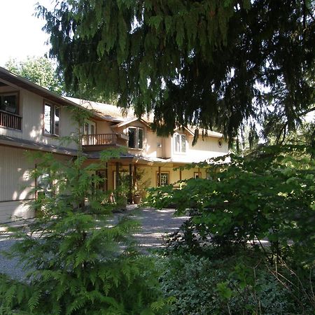 Cedar Wood Lodge Bed & Breakfast Inn Порт Алберни Екстериор снимка