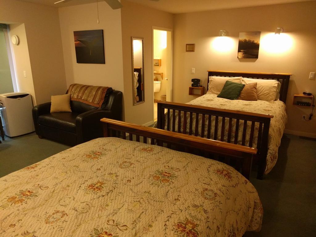 Cedar Wood Lodge Bed & Breakfast Inn Порт Алберни Екстериор снимка