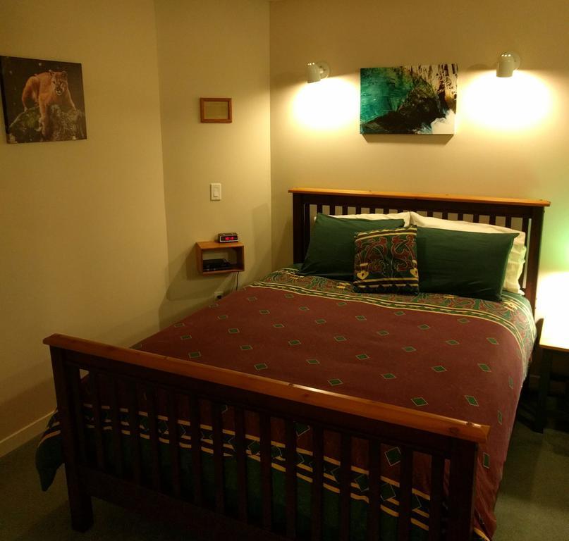 Cedar Wood Lodge Bed & Breakfast Inn Порт Алберни Екстериор снимка